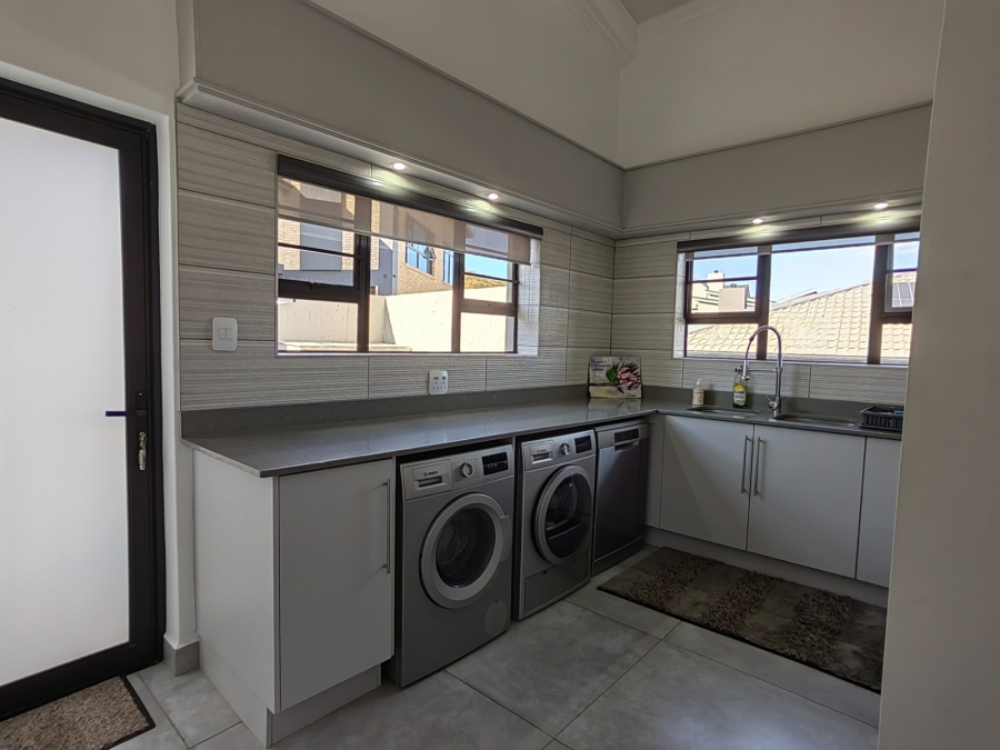 4 Bedroom Property for Sale in Monte Christo Western Cape